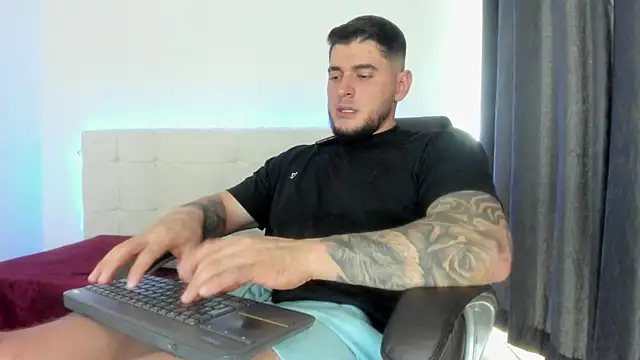 Snapshot of Teilor_Creed chatting on February 20, 7:14 pm Teilor Creed online show from February 20, 7:14 pm