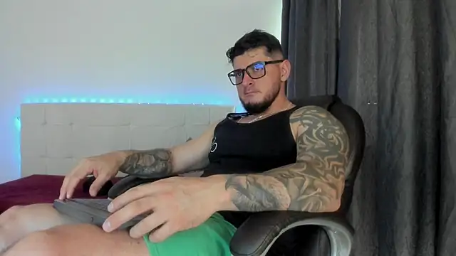 Snapshot of Teilor_Creed chatting on February 21, 6:42 pm Teilor Creed online show from February 21, 6:42 pm