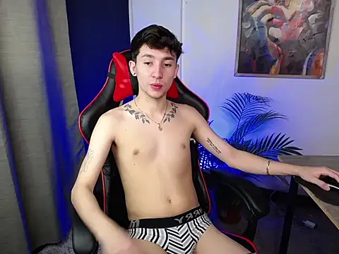 Snapshot of SebasstianGrand chatting on March 11, 12:22 am SebasstianGrand online show from March 11, 12:22 am