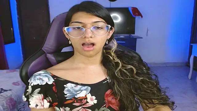 engielphoenis14 online show from December 15, 12:59 am