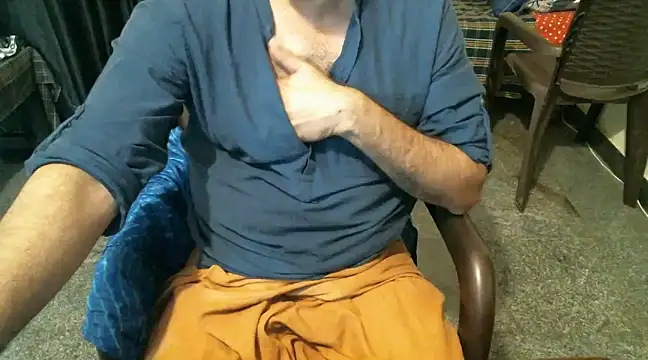 Snapshot of indianbull2023 chatting on January 15, 5:40 am indianbull2023 online show from January 15, 5:40 am