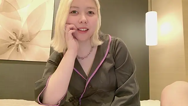 NANAchan R online show from February 20, 12:15 pm