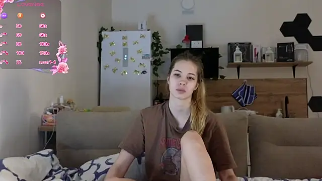 Girl alone home online show from March 15, 1:41 am