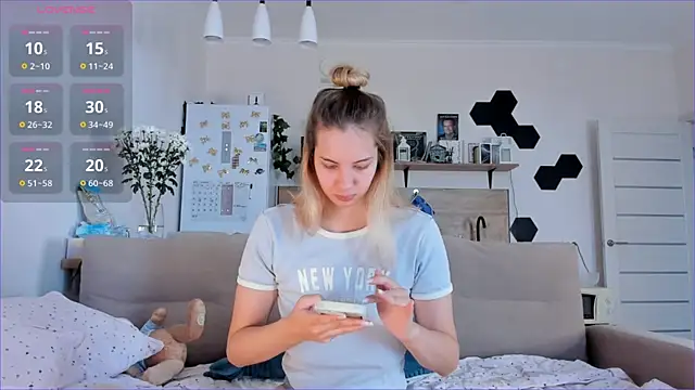 Girl alone home online show from October 10, 7:07 am