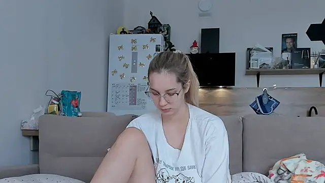 Girl alone home online show from May 30, 4:53 am