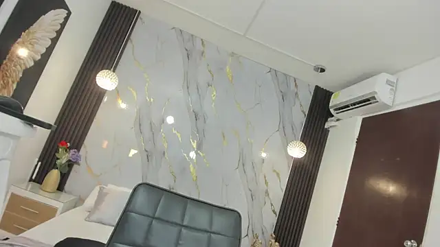 Snapshot of Tiff_Valentine chatting on February 1, 11:06 pm Tiff Valentine online show from February 1, 11:06 pm