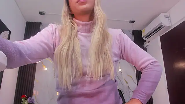 Snapshot of Tiff_Valentine chatting on February 2, 11:19 am Tiff Valentine online show from February 2, 11:19 am