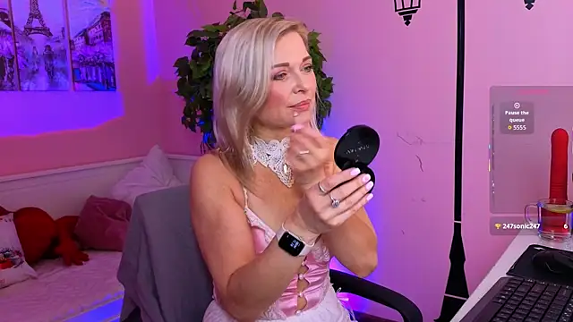 Snapshot of Gloria_Lovely chatting on July 21, 11:01 am Gloria Lovely online show from July 21, 11:01 am