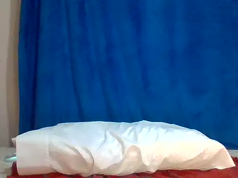 Snapshot of sweet_love00 chatting on April 19, 2:49 pm sweet love00 online show from April 19, 2:49 pm