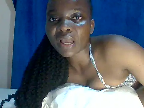 Snapshot of sweet_love00 chatting on April 26, 1:47 am sweet love00 online show from April 26, 1:47 am
