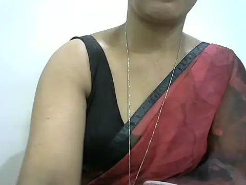 Snapshot of rashmika_reddy chatting on August 4, 3:43 am rashmika reddy online show from August 4, 3:43 am