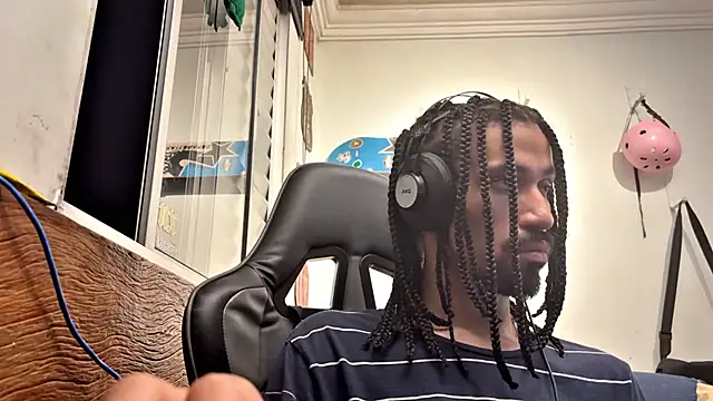 Snapshot of hotcamboy420 chatting on February 11, 4:01 am hotcamboy420 online show from February 11, 4:01 am