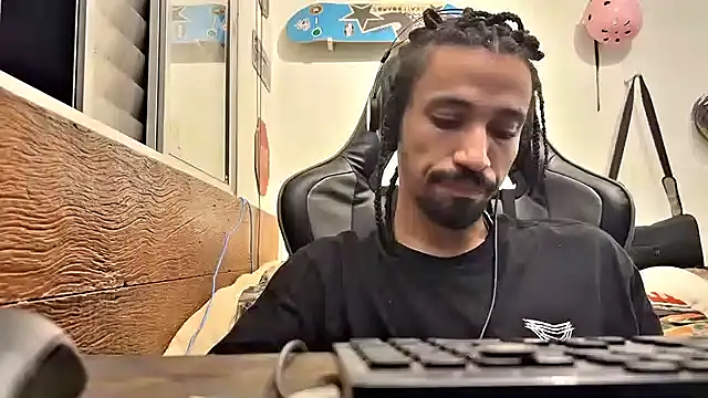 Snapshot of hotcamboy420 chatting on February 15, 4:03 am hotcamboy420 online show from February 15, 4:03 am