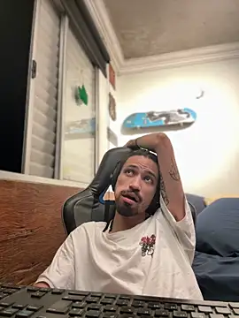 Snapshot of hotcamboy420 chatting on February 28, 4:54 am hotcamboy420 online show from February 28, 4:54 am