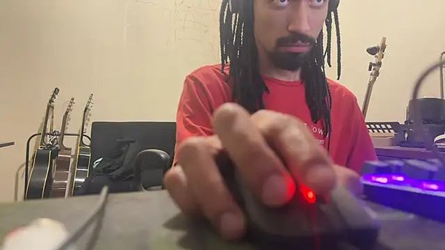 Snapshot of hotcamboy420 chatting on October 31, 6:25 am hotcamboy420 online show from October 31, 6:25 am