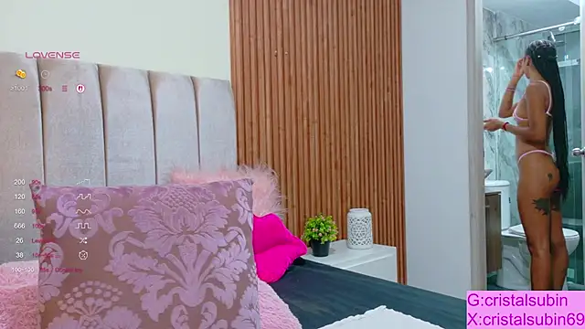 Snapshot of cristal_subin69 chatting on October 29, 11:45 am cristal subin69 online show from October 29, 11:45 am