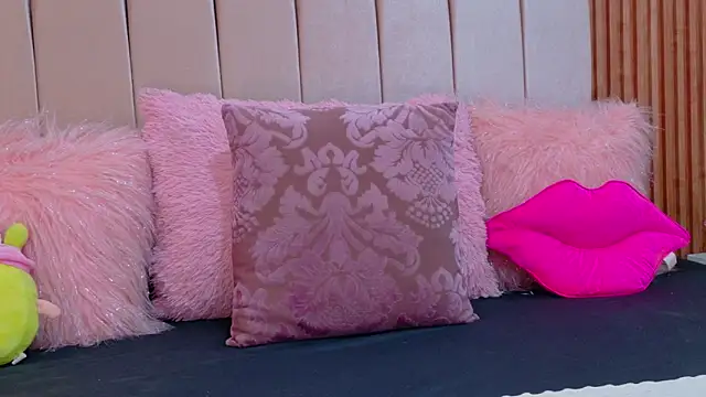 Snapshot of cristal_subin69 chatting on October 31, 12:39 pm cristal subin69 online show from October 31, 12:39 pm