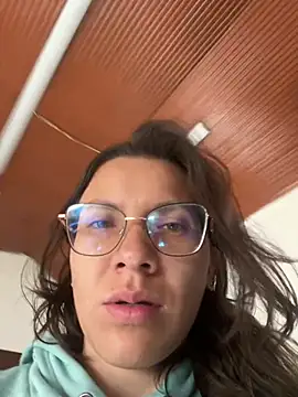 Snapshot of karlamorris_ chatting on July 8, 1:15 pm karlamorris online show from July 8, 1:15 pm