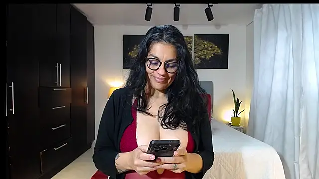 Snapshot of Lust_Mom41 chatting on May 22, 10:15 pm Lust Mom41 online show from May 22, 10:15 pm