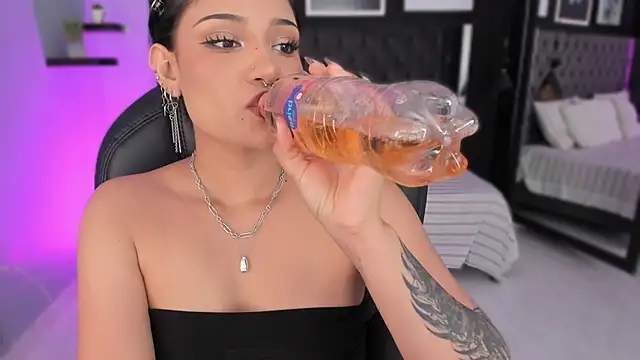 renee shelby  online show from March 10, 8:36 pm