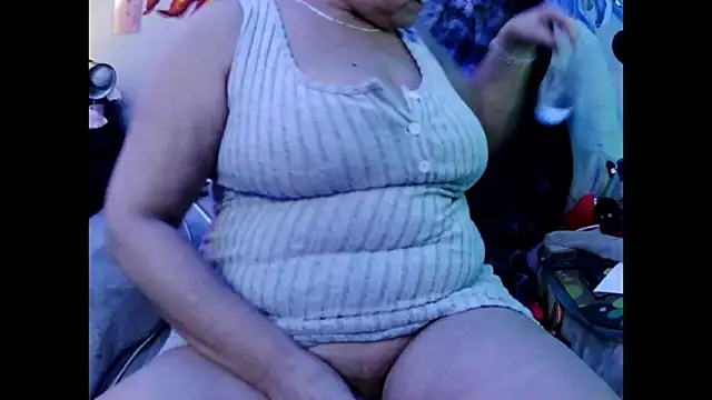 Snapshot of juscjen chatting on February 7, 3:43 am juscjen online show from February 7, 3:43 am