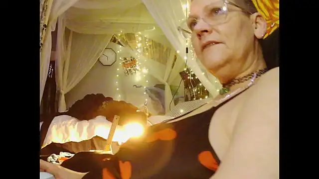 Snapshot of juscjen chatting on February 15, 11:52 am juscjen online show from February 15, 11:52 am