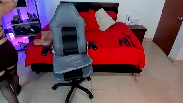 Veronica Jacobss online show from March 8, 9:51 pm