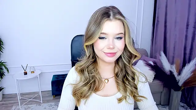 Snapshot of FollowLovee chatting on February 7, 7:38 pm FollowLovee online show from February 7, 7:38 pm