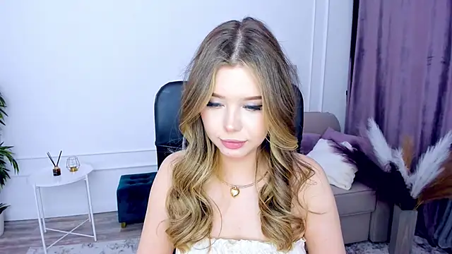 Snapshot of FollowLovee chatting on February 7, 10:41 pm FollowLovee online show from February 7, 10:41 pm