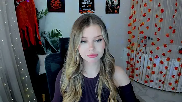 Snapshot of FollowLovee chatting on October 11, 11:42 am FollowLovee online show from October 11, 11:42 am