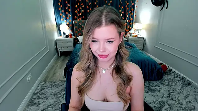 Snapshot of FollowLovee chatting on October 24, 8:05 pm FollowLovee online show from October 24, 8:05 pm