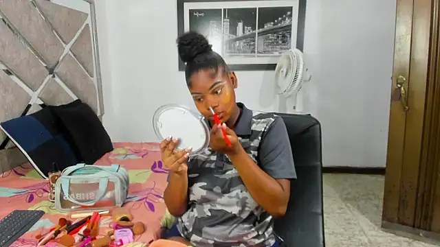 EvaxEmma online show from April 1, 1:41 pm