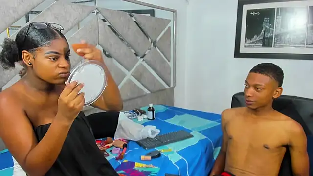 EvaxEmma online show from April 4, 2:36 pm