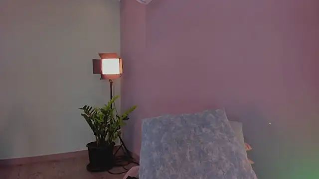 LynnSam  online show from February 14, 3:00 am