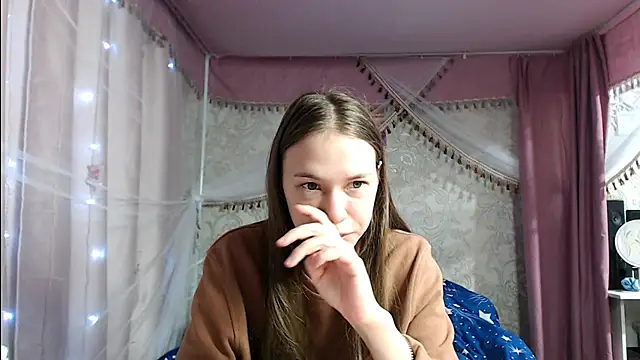 leila bambi  online show from November 11, 8:36 am