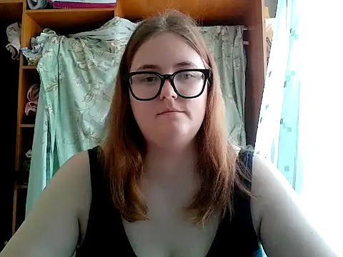 Snapshot of DesireMelissa chatting on June 17, 5:43 am DesireMelissa online show from June 17, 5:43 am