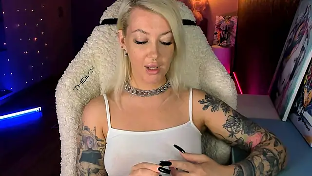 Snapshot of tykioty_Miley chatting on June 7, 1:48 pm tykioty Miley online show from June 7, 1:48 pm