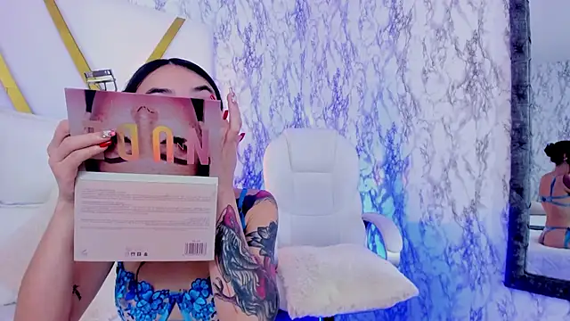 Snapshot of Athziry_ chatting on December 18, 9:40 pm Athziry online show from December 18, 9:40 pm