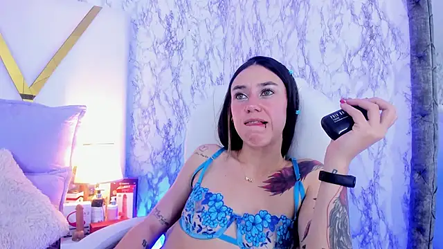 Snapshot of Athziry_ chatting on January 10, 5:24 pm Athziry online show from January 10, 5:24 pm