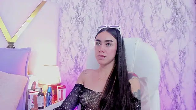 Snapshot of Athziry_ chatting on January 25, 2:37 am Athziry online show from January 25, 2:37 am