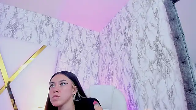 Snapshot of Athziry_ chatting on February 3, 9:50 pm Athziry online show from February 3, 9:50 pm