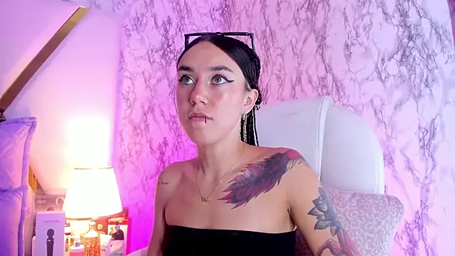 Snapshot of Athziry_ chatting on February 24, 9:20 pm Athziry online show from February 24, 9:20 pm