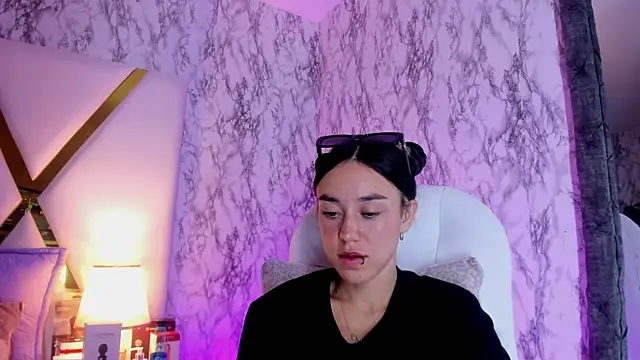 Snapshot of Athziry_ chatting on February 28, 1:47 am Athziry online show from February 28, 1:47 am