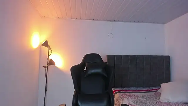 Snapshot of KayllaEvanss_ chatting on March 19, 4:00 pm KayllaEvanss online show from March 19, 4:00 pm