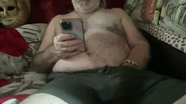 Snapshot of EroticVenetian chatting on May 8, 8:41 am EroticVenetian online show from May 8, 8:41 am