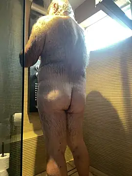 Snapshot of EroticVenetian chatting on July 6, 8:44 am EroticVenetian online show from July 6, 8:44 am