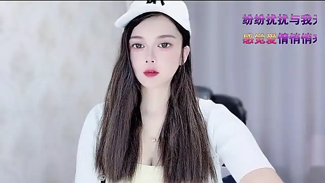 Snapshot of VIWVI chatting on February 4, 5:35 am VIWVI online show from February 4, 5:35 am