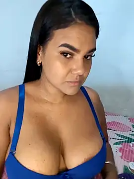 Snapshot of AntonellaShot chatting on May 3, 8:26 pm AntonellaShot online show from May 3, 8:26 pm