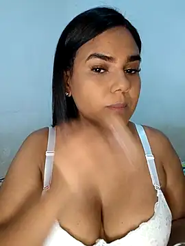 Snapshot of AntonellaShot chatting on May 10, 6:46 pm AntonellaShot online show from May 10, 6:46 pm
