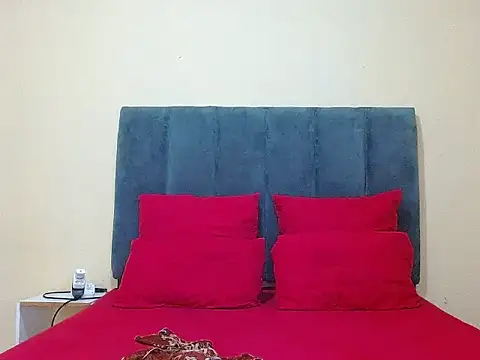 Snapshot of curvycloe1 chatting on May 25, 7:14 am curvycloe1 online show from May 25, 7:14 am